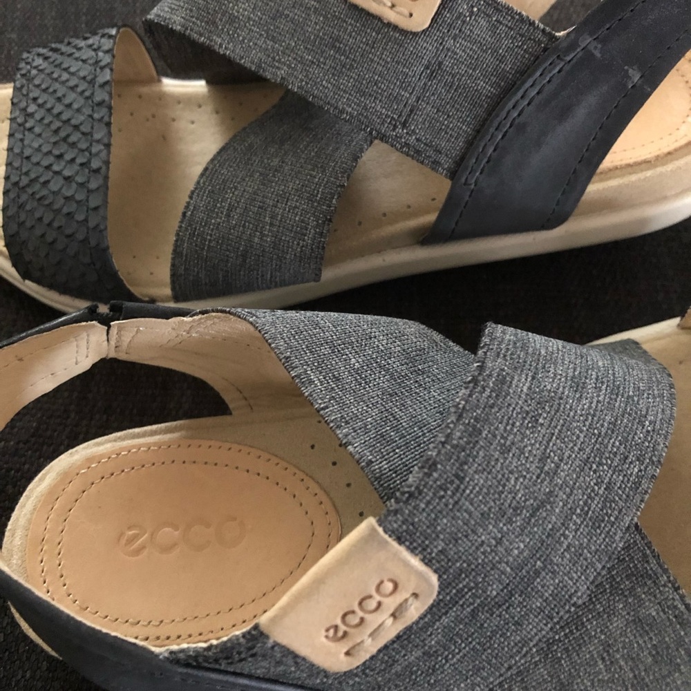 Ecco sandals wore only one time.